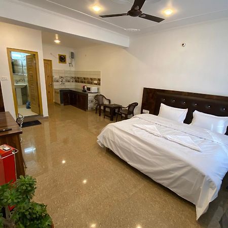 Redeem Cafe & Homestay Мак-Леод-Гейндж Экстерьер фото