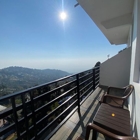 Redeem Cafe & Homestay Мак-Леод-Гейндж Экстерьер фото