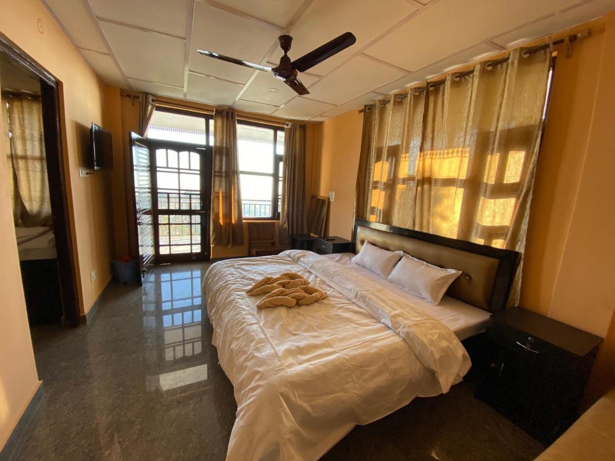 Redeem Cafe & Homestay Мак-Леод-Гейндж Экстерьер фото