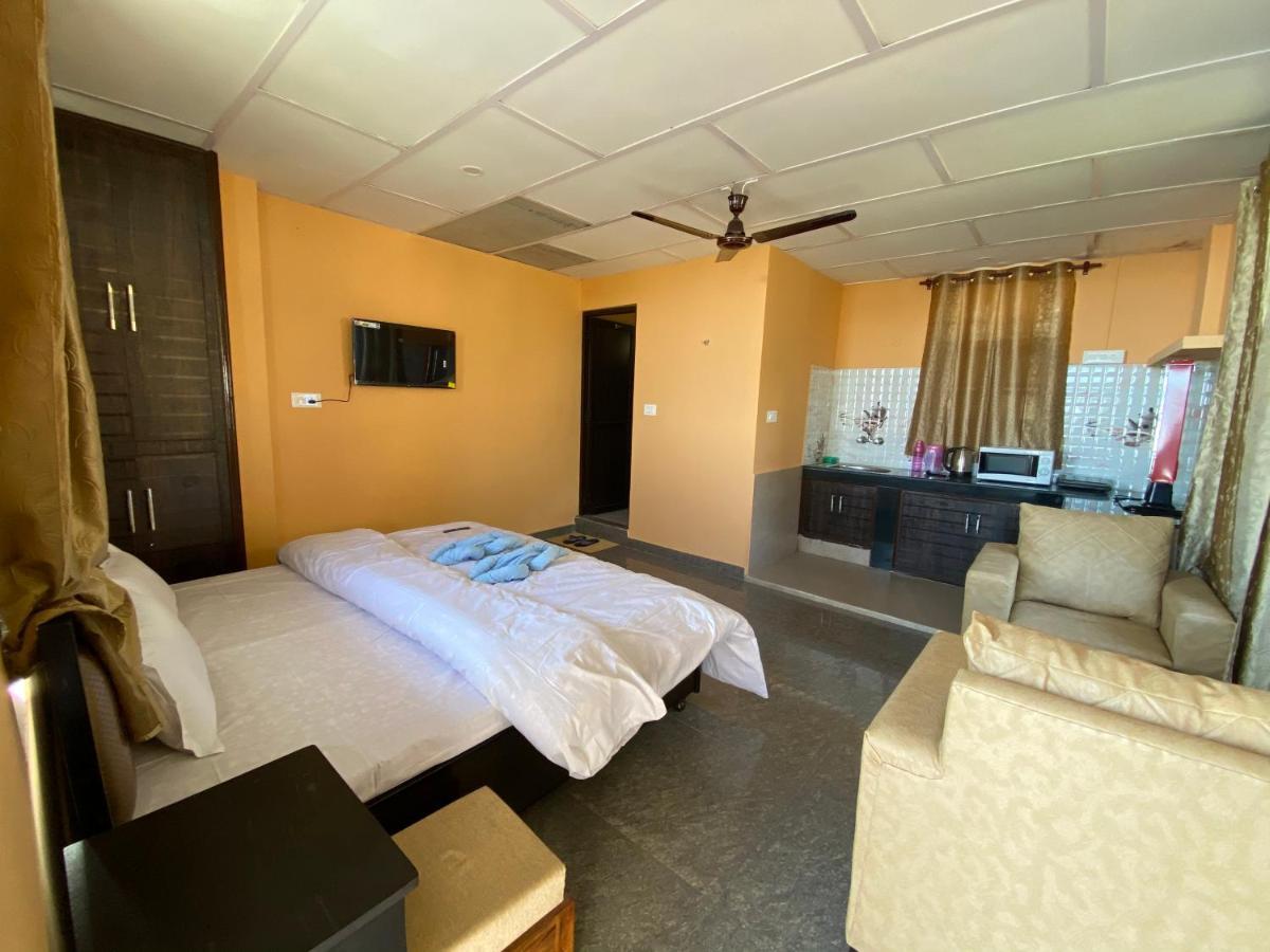 Redeem Cafe & Homestay Мак-Леод-Гейндж Экстерьер фото