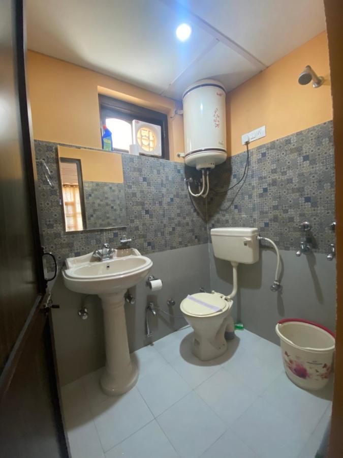 Redeem Cafe & Homestay Мак-Леод-Гейндж Экстерьер фото
