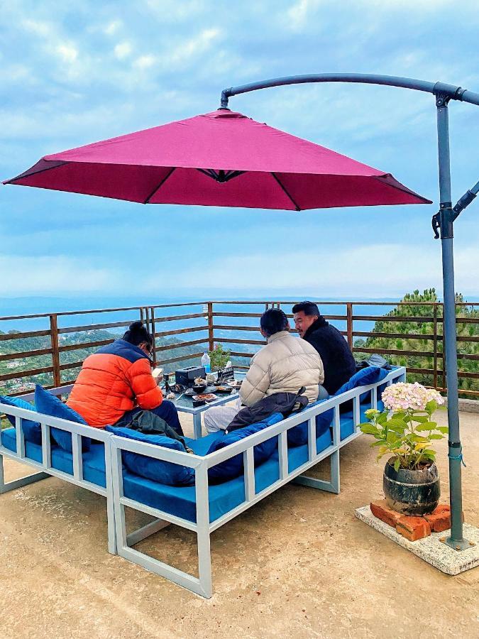Redeem Cafe & Homestay Мак-Леод-Гейндж Экстерьер фото