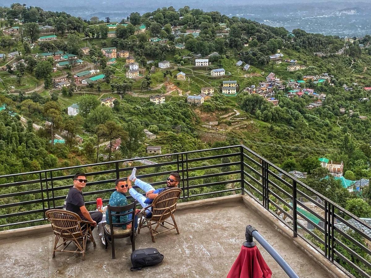 Redeem Cafe & Homestay Мак-Леод-Гейндж Экстерьер фото