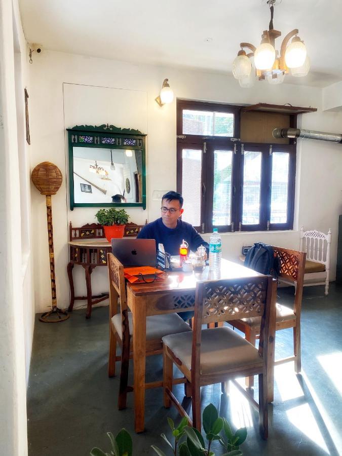 Redeem Cafe & Homestay Мак-Леод-Гейндж Экстерьер фото