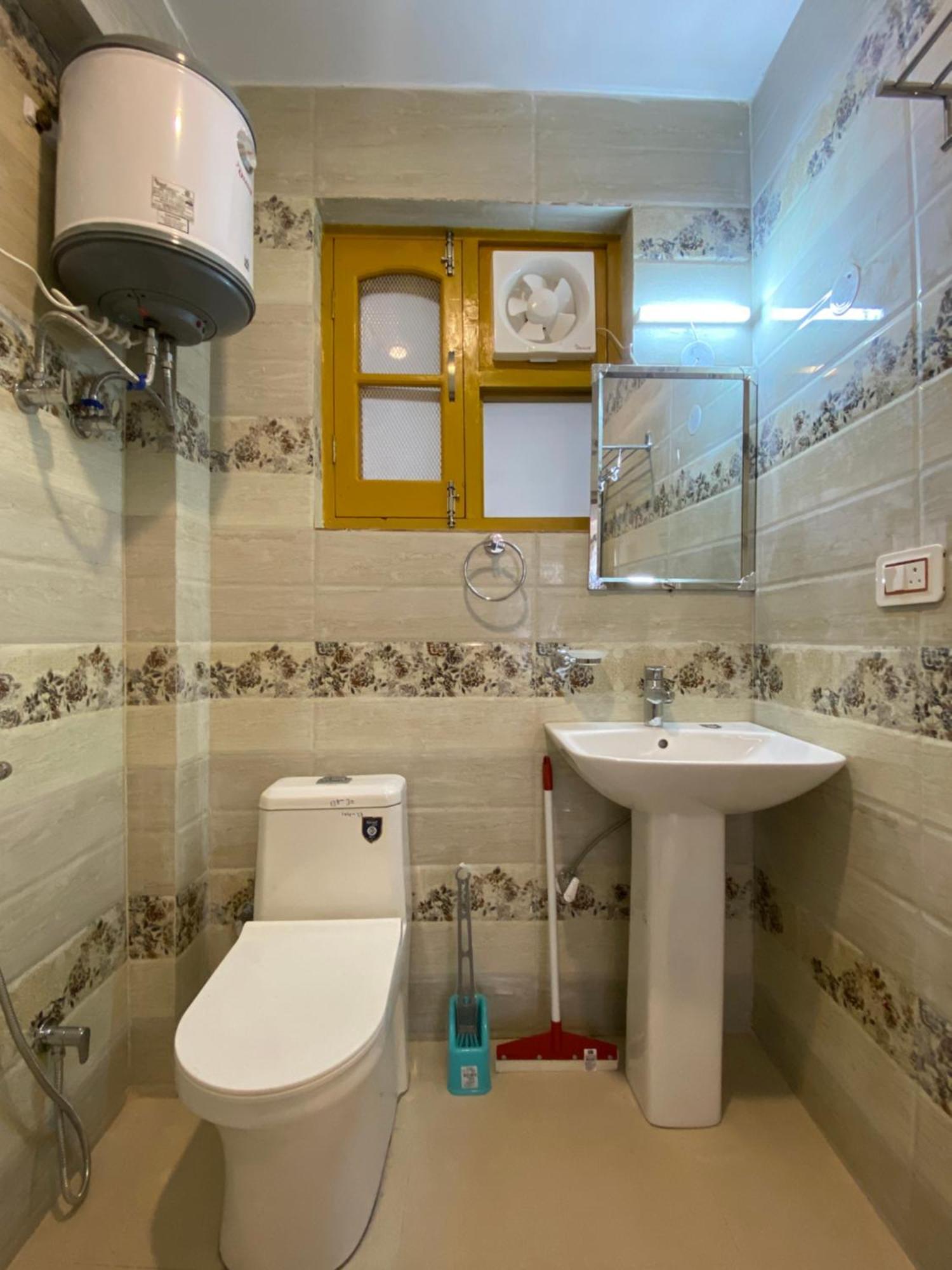 Redeem Cafe & Homestay Мак-Леод-Гейндж Экстерьер фото