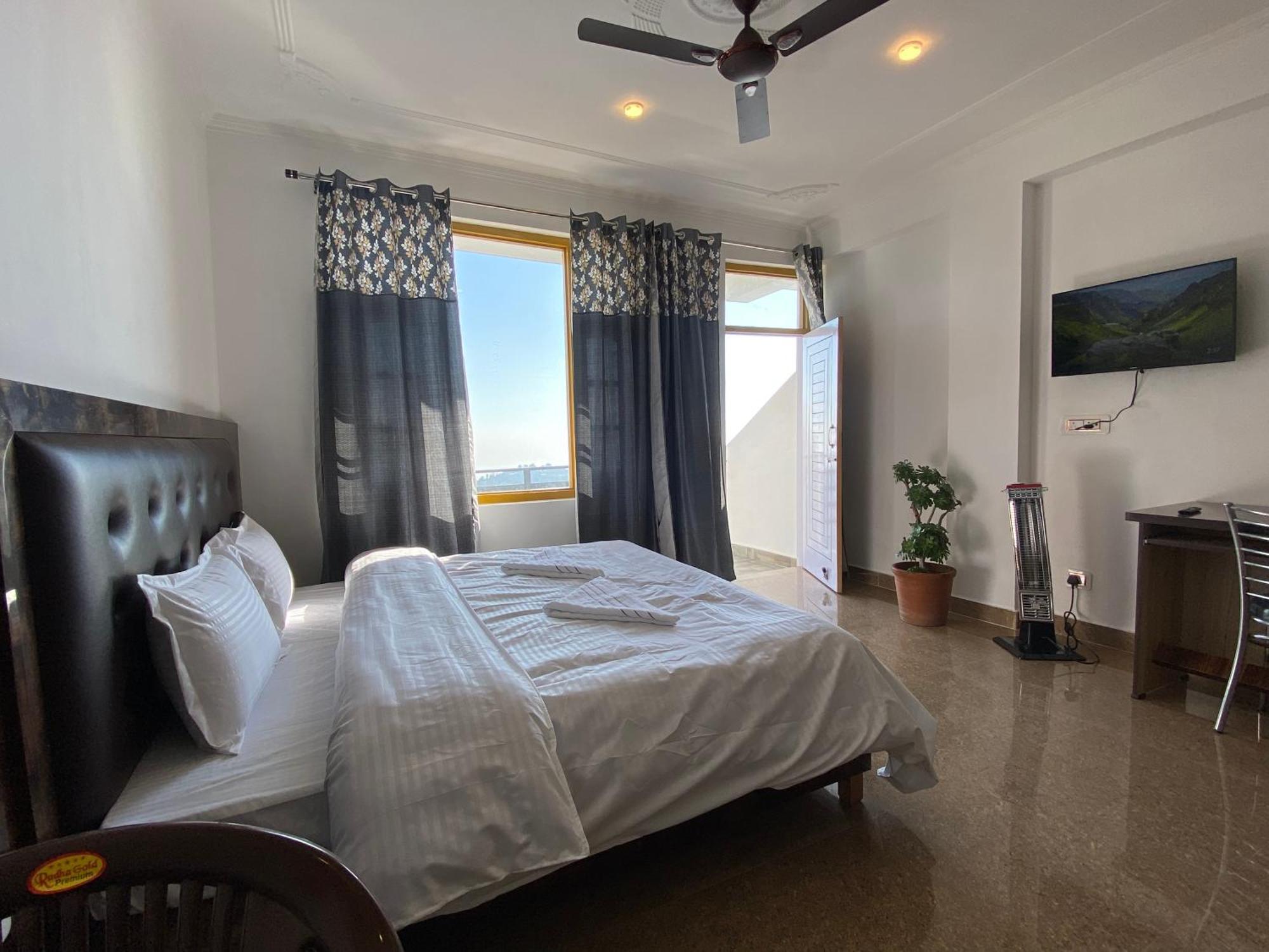 Redeem Cafe & Homestay Мак-Леод-Гейндж Экстерьер фото